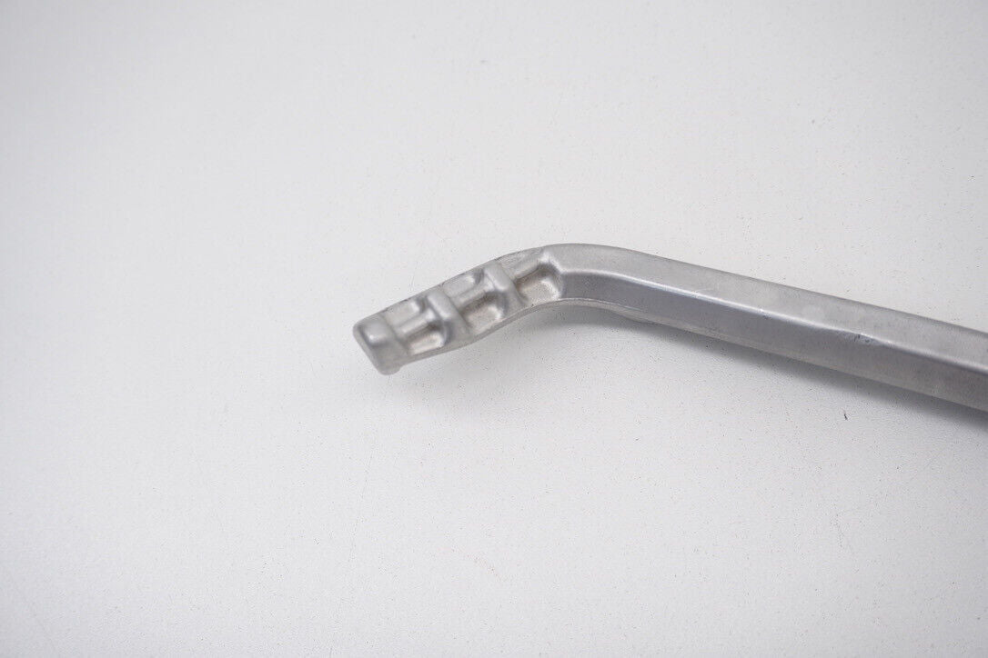 5608076